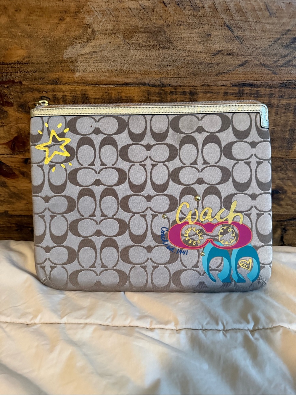 Coach Daisy Poppy Signature Khaki Tablet - Picture 1 of 8